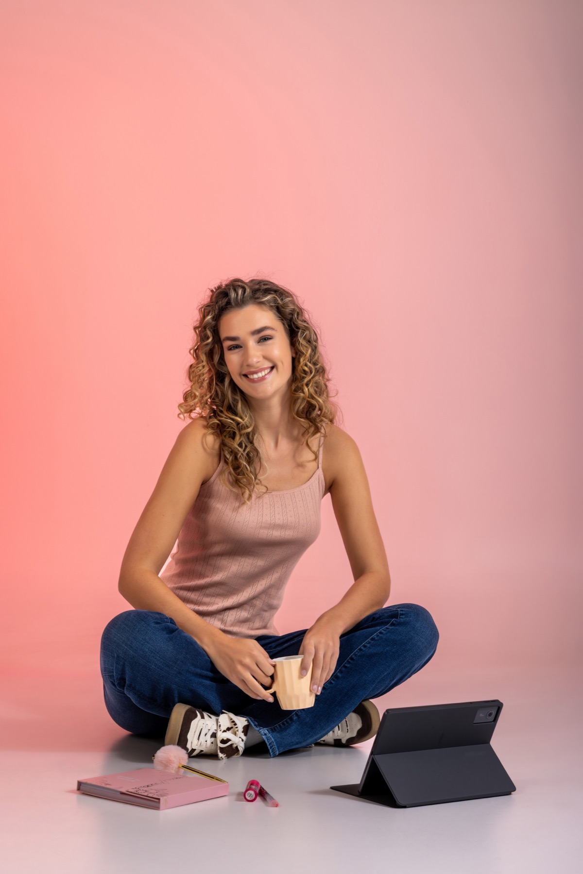 Pembe Fonda Yaratıcı Çalışma Anı
