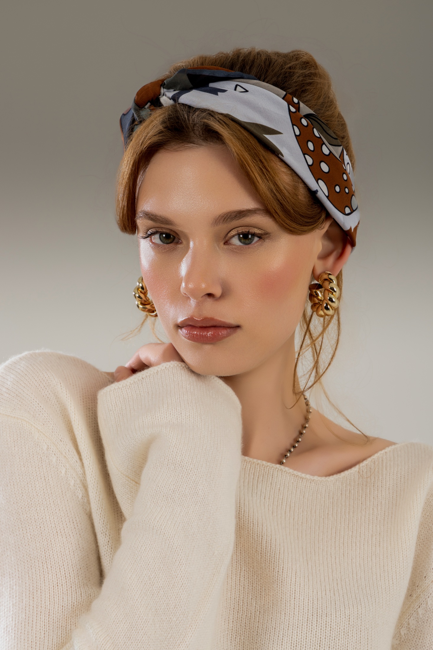 Eşarp editorial moda portresi 5