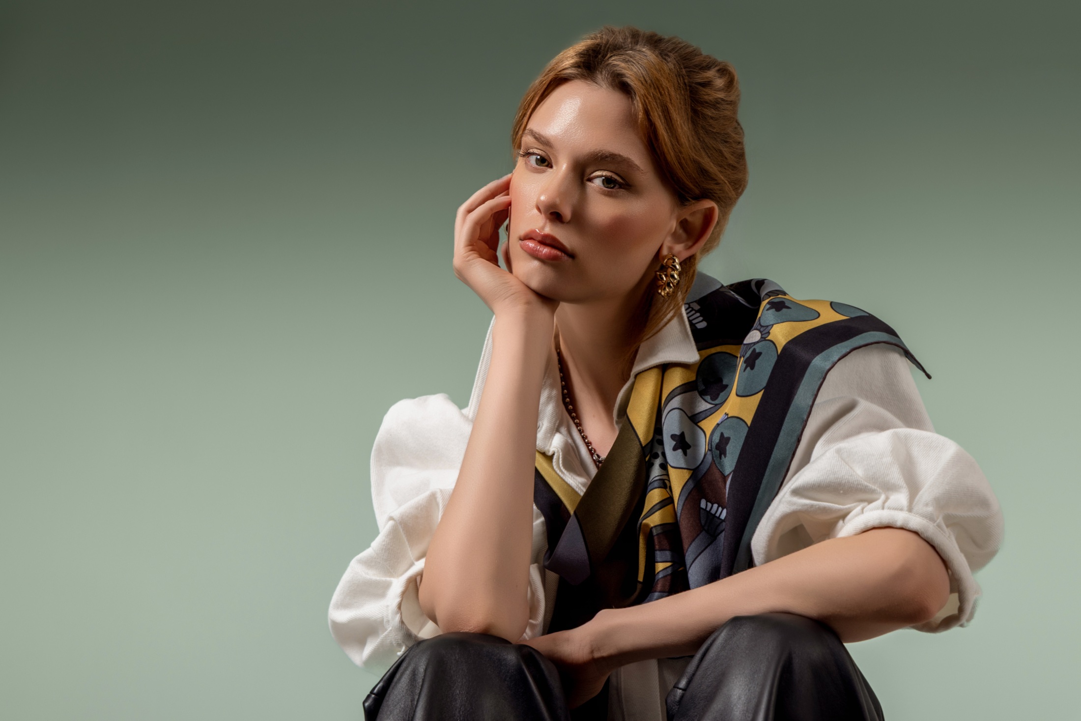 Eşarp editorial moda portresi 9