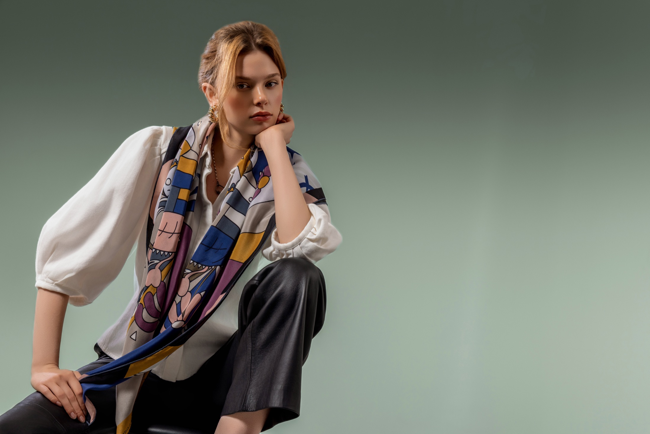 Eşarp editorial moda portresi 10